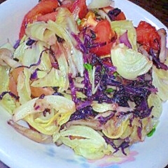 紫キャベツとトマトとしめじの彩り野菜炒め